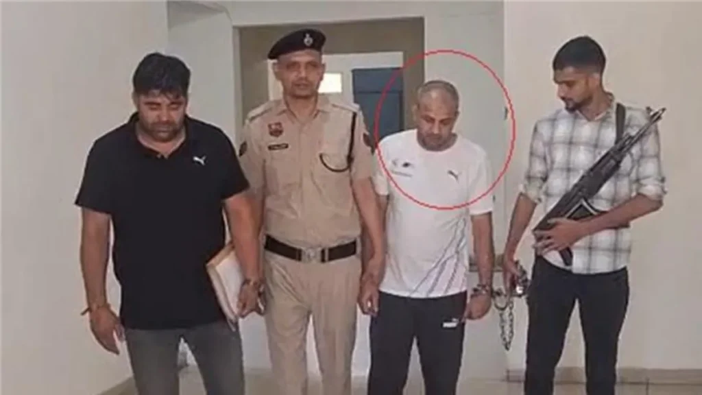 Gurugram News: गुड़गांव में सनसनीखेज वारदात, साढ़े 6 लाख के विवाद में पीजी संचालक की पत्नी-बच्चे के सामने गोली मारकर हत्या