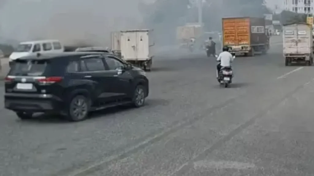 Gurugram News: गुरुग्राम NH-48 पर खौफनाक मंजर, आग का गोला बना सीएनजी कैंटर, ड्राइवर ने कूदकर बचाई जान