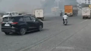 Gurugram News: गुरुग्राम NH-48 पर खौफनाक मंजर, आग का गोला बना सीएनजी कैंटर, ड्राइवर ने कूदकर बचाई जान