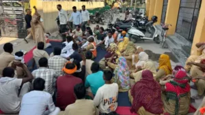 Hansi Municipal News: वेतन और भत्तों की मांग को लेकर कर्मचारियों का प्रदर्शन, 30 से हड़ताल का ऐलान