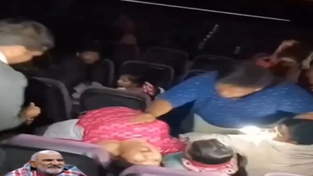 Hanuman Ansh viral: 'हनुमान अंश' देखते-देखते बेकाबू हुई महिला, थिएटर में हनुमान चालीसा बजते ही मचा हड़कंप