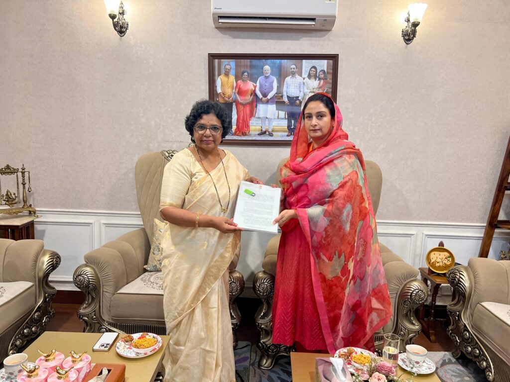 Harsimrat Kaur Badal ने NCW प्रमुख से की मुलाकात