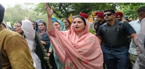 Harsimrat Kaur Badal की अगुवाई में अकाली दल का चंडीगढ़ में जोरदार प्रदर्शन, पंजाब सीएम के आवास की ओर निकाला मार्च