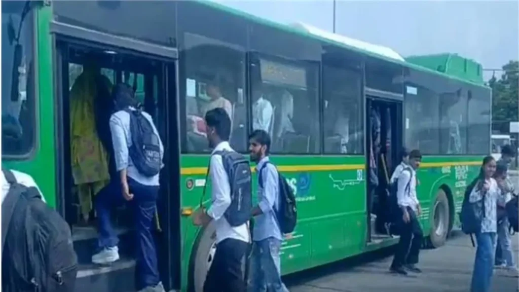 Haryana News: हरियाणा में विद्यार्थियों के लिए खुशखबरी! अब इलेक्ट्रिक बसों में करें फ्री सफर