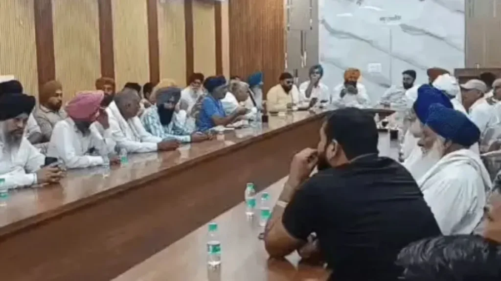 Jat Dharamshala Farmers Meeting: कुरुक्षेत्र जाट धर्मशाला में 9 किसान यूनियनों की महापंचायत, किसानों ने मांगी 20 किमी के दायरे में किसी भी मंडी की छूट