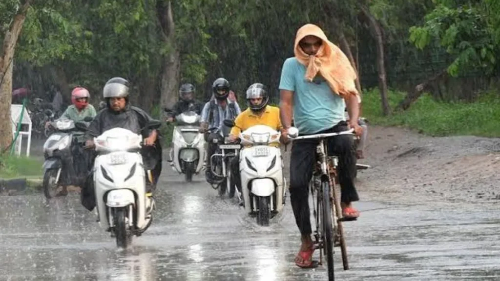 Haryana Weather: हरियाणा के 17 जिलों में भारी बारिश का अलर्ट, जानें आपके शहर का हाल