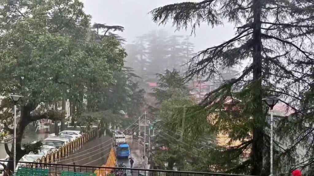 Himachal Pradesh Weather: हिमाचल में आज बारिश का दौर, 8 जिलों में ऑरेंज अलर्ट; कल से कमजोर पड़ेगा मानसून