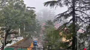 Himachal Pradesh Weather: हिमाचल में आज बारिश का दौर, 8 जिलों में ऑरेंज अलर्ट; कल से कमजोर पड़ेगा मानसून
