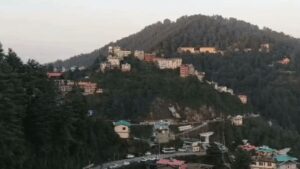 Himachal Temperature: बारिश-बर्फबारी के बाद हिमाचल में तेजी से गिरा तापमान, सितंबर में ही अक्टूबर जैसी ठंड