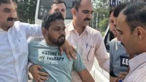 Hisar News: हिसार में कचरा गाड़ियों पर हमले के आरोपी यूनियन प्रधान सुरेंद्र गोलू निगम दफ्तर से गिरफ्तार