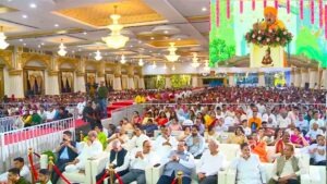 Janmashtami Bengaluru: बेंगलुरु में कृष्ण जन्म महामहोत्सव, सिद्धेश्वर ब्रह्मऋषि बोले- मुश्किलों में कभी हार न मानें