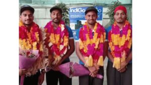 Junior Asia Cup Hockey: गोल्ड मेडल और ट्रॉफी लेकर लौटी जूनियर हॉकी टीम, अमृतसर एयरपोर्ट पर फूल मालाओं से स्वागत, छठी बार चैंपियन बनी टीम