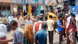 Kaithal News: कलायत में उग्र हुआ सफाईकर्मियों का प्रदर्शन, 'पीले पंजे' से कूड़ा उठाने पहुंची पुलिस का घेराव, दीं गिरफ्तारियां