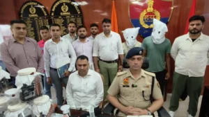 Karnal Police: करनाल में 8 पिस्तौल और 20 कारतूस के साथ 3 गिरफ्तार, जांच में सामने आए विदेशी नंबरों के सुराग