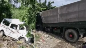 Karnal Army Truck Accident: अनियंत्रित सेना के ट्रक ने एक्टिवा और ईको को मारी टक्कर, पिता-पुत्र घायल
