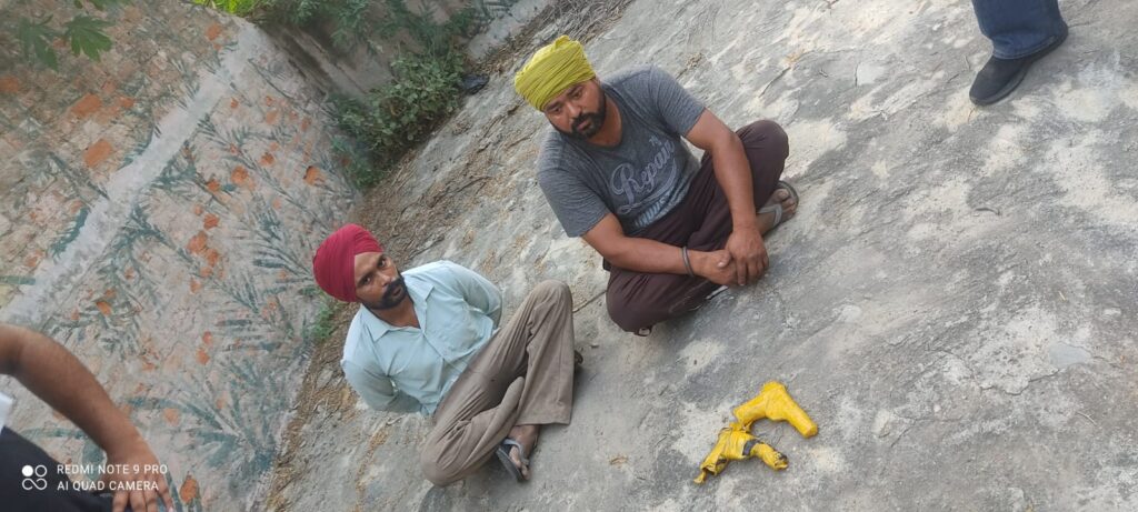 Khalra Police Arrests 2 Weapon Smugglers : सीमावर्ती गांव कलसिया से दो तस्कर गिरफ्तार, हथियार बरामद