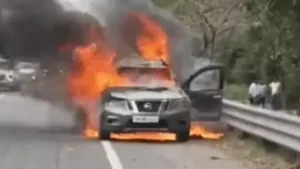 Kurukshetra Car Fire: कुरुक्षेत्र में NH-44 पर चलती कार बनी आग का गोला, भाकियू नेता समेत दो लोगों ने कूदकर बचाई जान