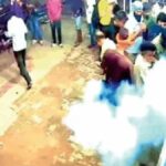 चंडीगढ़ शराब ठेके पर हमला: एक्टिवा सवार 2 युवकों ने फेंकी बमनुमा चीज; ग्राहकों के पैरों के पास गिरते ही धमाका