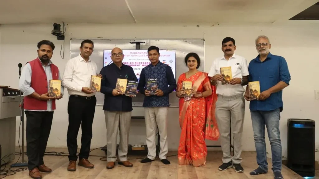 Mahendragarh : हरियाणा केंद्रीय विश्वविद्यालय में पांच दिवसीय फोटोग्राफी एवं वीडियोग्राफी कार्यशाला का समापन, एआई आधारित फिल्म ‘ट्रांजिशन’ और दो पुस्तकों का विमोचन