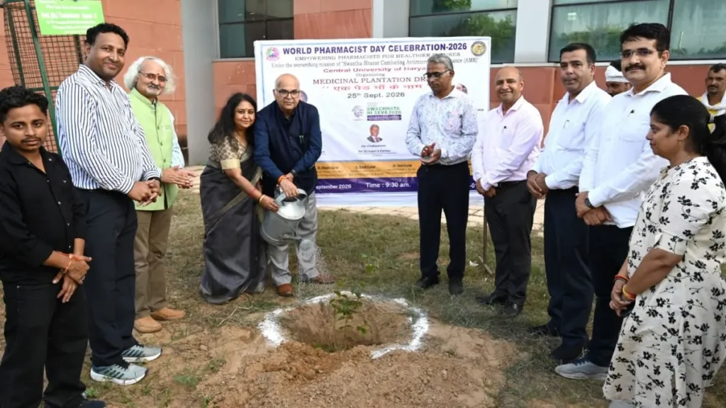 Mahendragarh : हकेवि में विश्व फार्मासिस्ट दिवस पर पौधारोपण अभियान एवं जागरूकता रैली का आयोजन