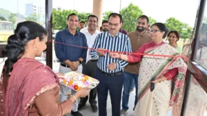 Mahendragarh : हरियाणा केंद्रीय विश्वविद्यालय में सफाई मित्र सुरक्षा शिविर का आयोजन, 62 स्वच्छता कर्मियों के स्वास्थ्य की हुई जांच, बांटी गई स्वच्छता किट