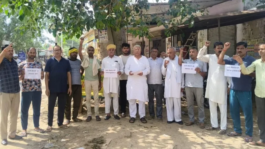 Mahendragarh : लंपी वायरस की चपेट में आने से दो गोवंश की मौत, लापरवाही का आरोप लगा ग्रामीणों ने किया जोरदार प्रदर्शन
