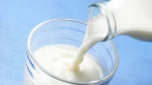 Milk Adulteration: कहीं आपके बच्चे के गिलास में ज़हर तो नहीं? जानिए घर पर ही दूध की शुद्धता जांचने का आसान तरीका