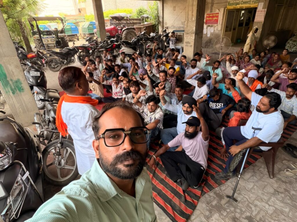 Municipal Council Patti Employee Protest : पट्टी नगर कौंसिल में कर्मचारियों का प्रदर्शन, 3 महीने से नहीं मिला वेतन