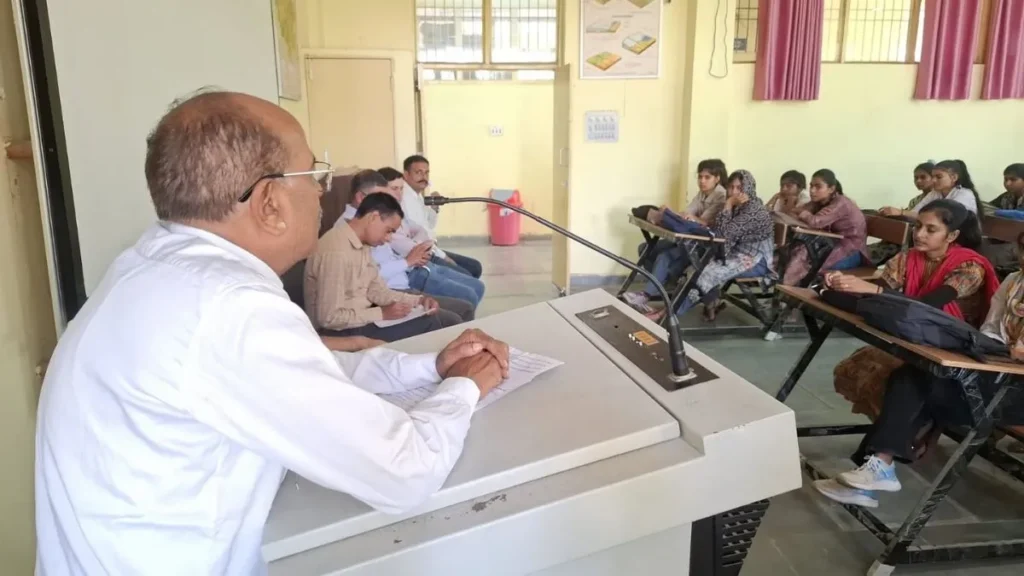 Nangal Chaudhary : जिला विधिक सेवा प्राधिकरण के निर्देश पर आयोजित सेमिनार में छात्रों ने लिया दहेज न लेने का संकल्प