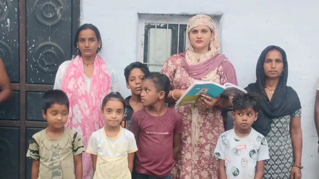 Nangal Chaudhary : समग्र शिक्षा अभियान की अनूठी पहल, बस्तियों और झुग्गी-झोपड़ियों तक पहुंचकर स्कूल से बाहर के बच्चों को शिक्षा से जोड़ रहे वालंटियर्स