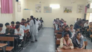 Nangal Chaudhary : शहीद मेजर सतीश दहिया राजकीय महाविद्यालय में हिंदी दिवस पर निबंध प्रतियोगिता आयोजित, बीए प्रथम वर्ष की रितिका ने मारी बाजी