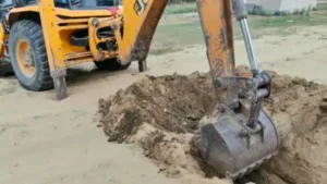 Narnaul : नारनौल में प्रशासन का बड़ा एक्शन, रेवाड़ी रोड पर डेढ़ एकड़ में विकसित अवैध कॉलोनी पर चला बुलडोजर