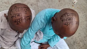 Narnaul : सफाई कर्मचारियों की हड़ताल को एक महीना पूरा, विरोध स्वरुप सर मुंडवाया