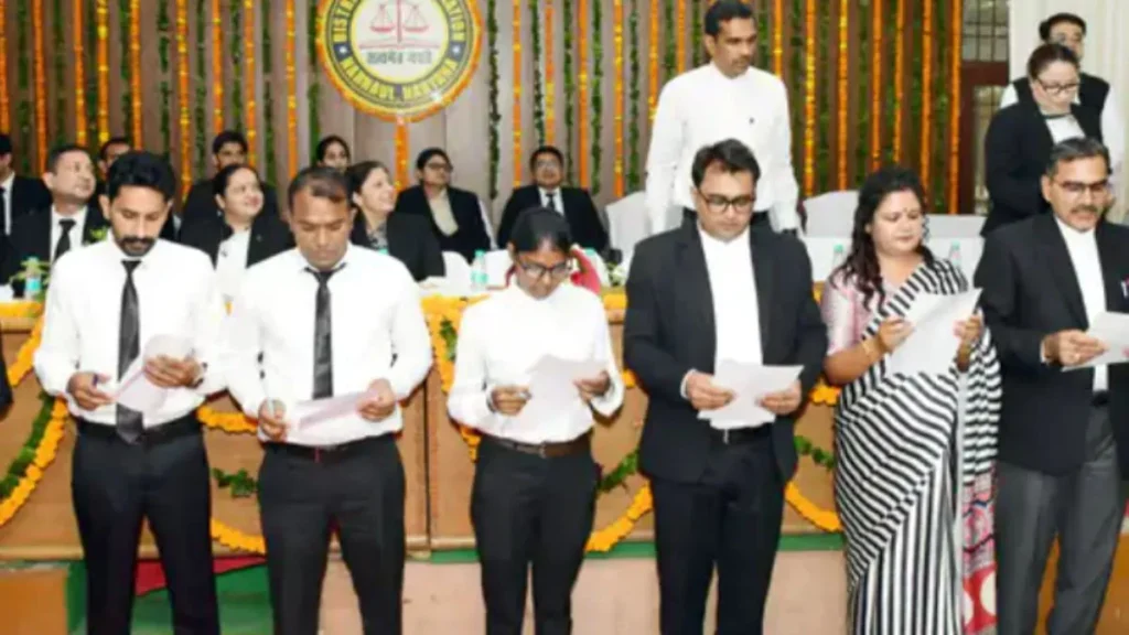 Narnaul : जिला बार एसोसिएशन नारनौल की नवनियुक्त कार्यकारिणी ने ली शपथ, अधिवक्ताओं के हितों की रक्षा का लिया संकल्प