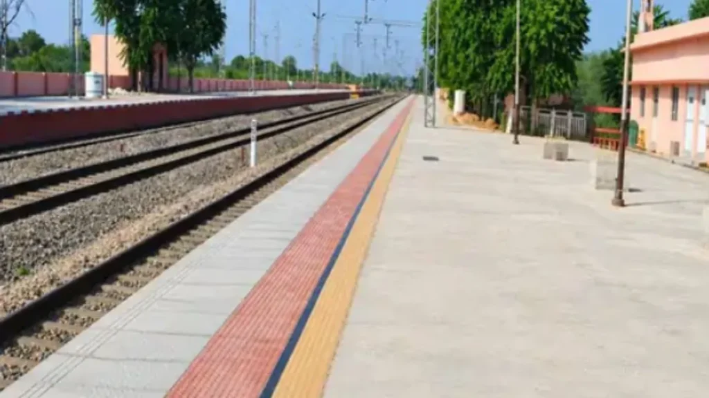 Narnaul : अमरपुर जोरासी रेलवे स्टेशन पर प्लेटफॉर्म की ऊंचाई बढ़ाने का कार्य हुआ पूरा, ट्रेन में चढ़ने और उतरने के दौरान यात्रियों को होगी अब अधिक सुविधा