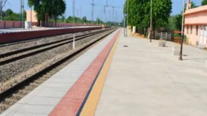 Narnaul : अमरपुर जोरासी रेलवे स्टेशन पर प्लेटफॉर्म की ऊंचाई बढ़ाने का कार्य हुआ पूरा, ट्रेन में चढ़ने और उतरने के दौरान यात्रियों को होगी अब अधिक सुविधा