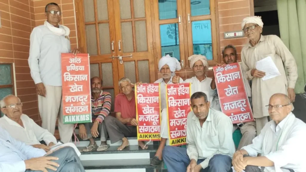 Narnaul : निजामपुर के तोताहेड़ी गांव में हुई AIKKMS की बैठक, रोहतक महापंचायत का दिया न्योता