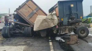 Narnaul : NH-11 पर खौफनाक हादसा, अनियंत्रित ट्रेलर डिवाइडर पार कर दूसरी लेन में घुसा, दो ट्रेलरों की टक्कर के बाद लगी आग