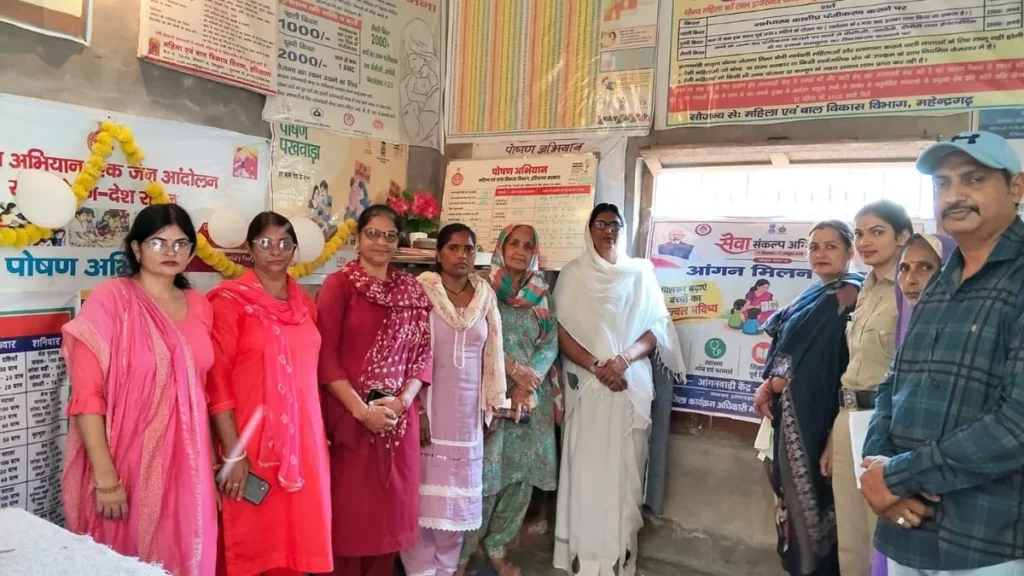 Narnaul : मोती नगर आंगनवाड़ी केंद्र में हुआ 'आंगन मिलन सेवा' कार्यक्रम का आयोजन, स्त्री सशक्तिकरण पर दिया जोर