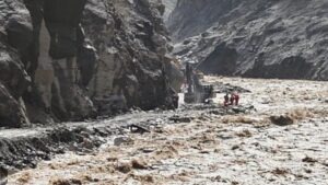Nepal Flood Alert: नेपाल में मंडरा रहा फिर बाढ़ का खतरा, 7 जिलों को अलर्ट, हजारों लोग अब भी लापता