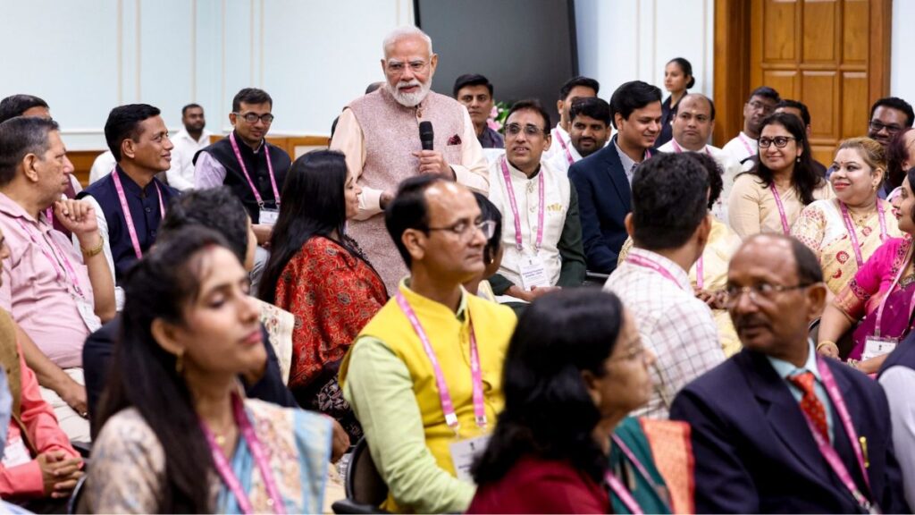 PM Modi speech: PM मोदी की शिक्षकों से अपील- बच्चों के व्यवहार पर रखें नजर, नशे के खिलाफ फैलाएं जागरूकता