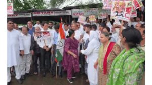 पंचकूला में ज्ञानेश कुमार के इस्तीफे की मांग को लेकर सड़कों पर उतरे कांग्रेस कार्यकर्ता, चुनाव आयोग के खिलाफ की नारेबाजी