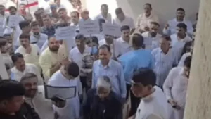 Panchkula News: पंचकूला में HERC दफ्तर पर बिजली कर्मचारियों का धावा, पैरेलल लाइसेंस के विरोध में जोरदार प्रदर्शन