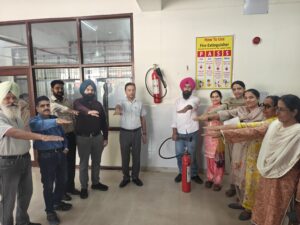 Patti के Civil Hospital में डॉक्टर्स और स्टाफ को दी Fire Safety Training