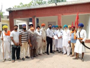 Patti Grain Godown News : चुसलेवड़ अनाज भंडार से उड़ रही सुंडी से ग्रामीण बेहाल, एसडीएम को सौंपा मांगपत्र
