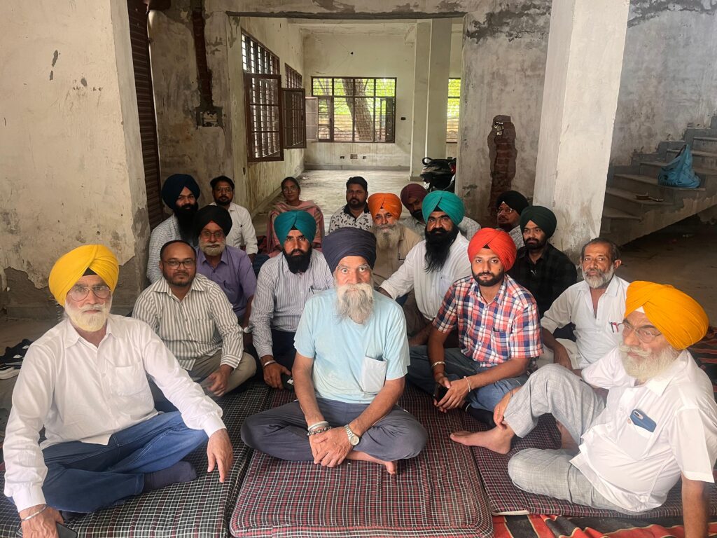 Patti Tehsil Patwari Strike : तहसील कॉम्प्लेक्स पट्टी में पटवारियों ने मांगों को लेकर दिया धरना