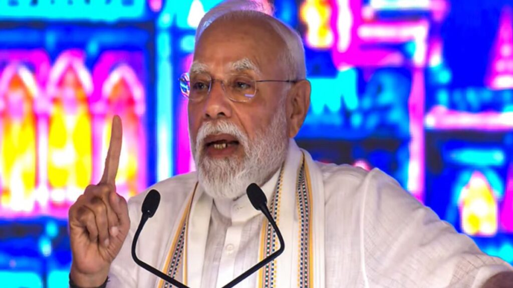 हमने 50,000 रेल कोच बनाए, कांग्रेस सरकार 50,000 शौचालय भी नहीं बना सकी: PM मोदी