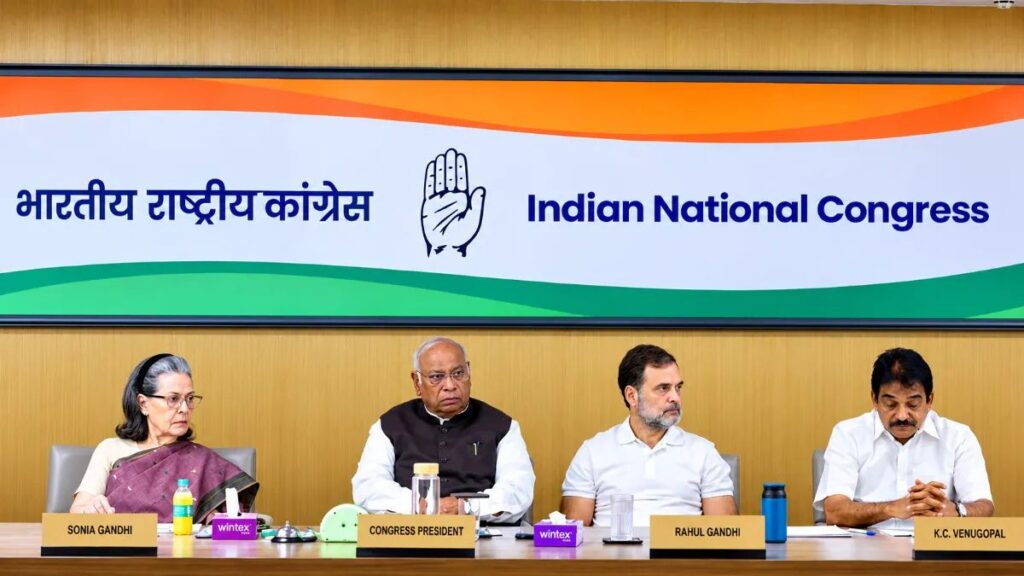 वोटर लिस्ट विवाद पर खड़गे का हमला: बोले- ज्ञानेश कुमार को हटाएं; कांग्रेस संसद और सड़क पर उठाएगी मुद्दा