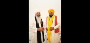 Punjab News : बाबा लाखा सिंह ने मुख्यमंत्री भगवंत मान को दिया आशीर्वाद