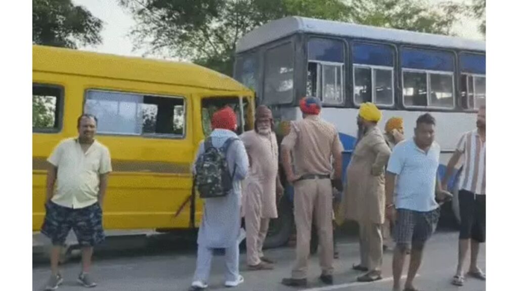 मानसा नेशनल हाईवे पर बड़ा हादसा: PRTC बस से भिड़ी स्कूल बस, 10 से 15 बच्चे घायल; एक बच्ची की हालत गंभीर